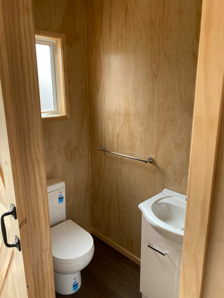 Ace_portable_buildings_team_ensuited_studio_tralier_home_5